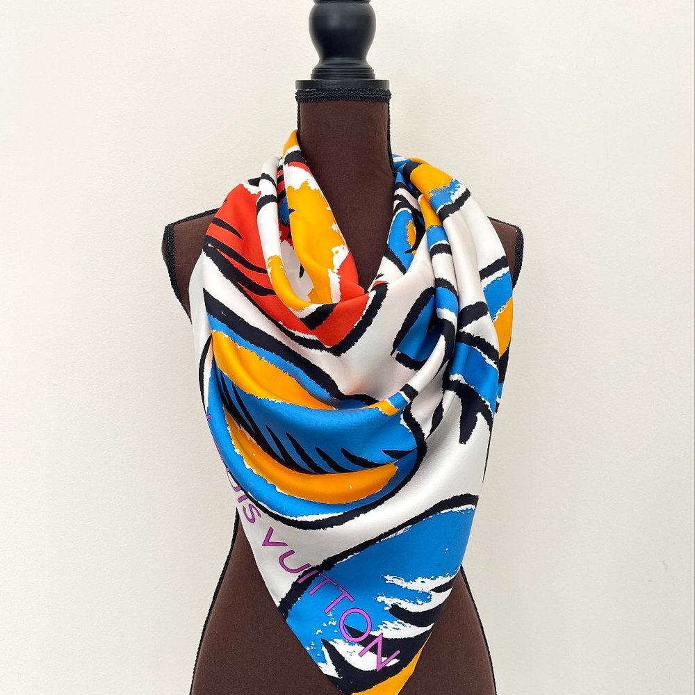 New Louis Vuitton Monogram Oversize Logo Off White Multicolor Silk Wrap Scarf - Picture 2 of 16
